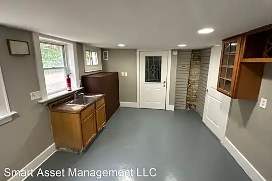 1909 W Greenfield Ave Photo 2