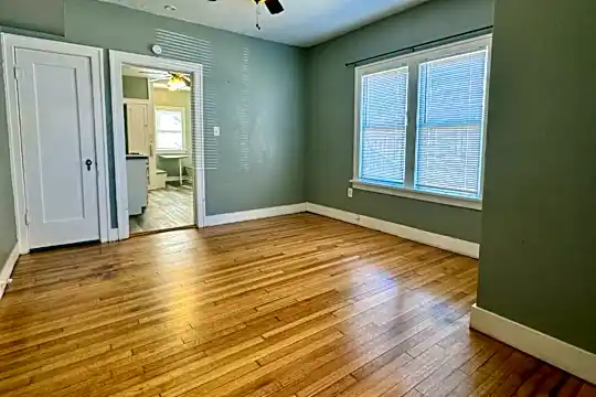 2105 14th St Photo 2