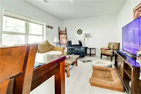 1914 Crosswaters Dr Photo 2
