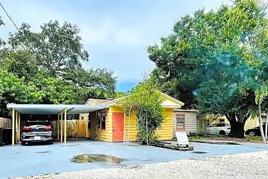 1913 Riverside Dr #1-3 Photo 1