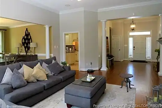 6915 Surrey Rd Photo 2