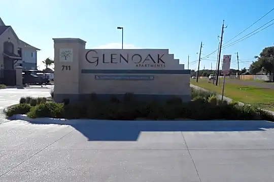 Glenoak Apartments Photo 2