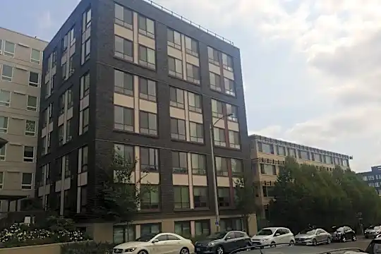 BROOKLYN AVENUE APARTMENTS Photo 2