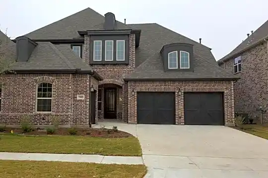 7005 Golf Club Dr Photo 1