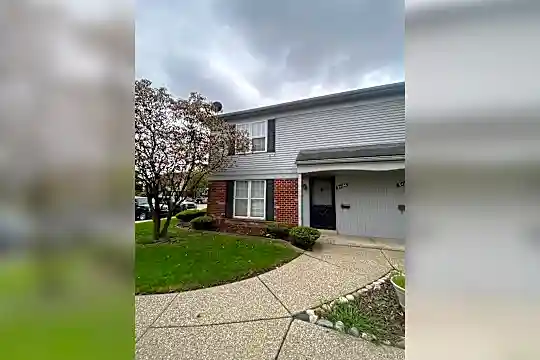 34106 Garfield Rd Photo 1