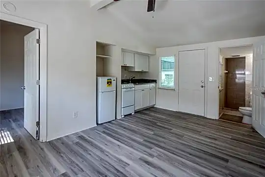 1102 Sunset Point Rd #5 Photo 2