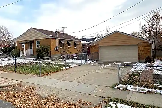 7812 Roosevelt St Photo 2