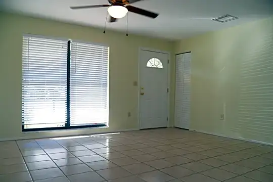 3128 Latrobe St Photo 2