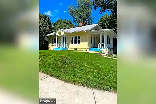 4701 Maple Ave Photo 1