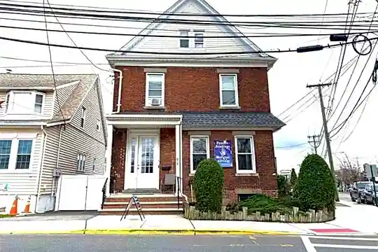 828 1st St Photo 1