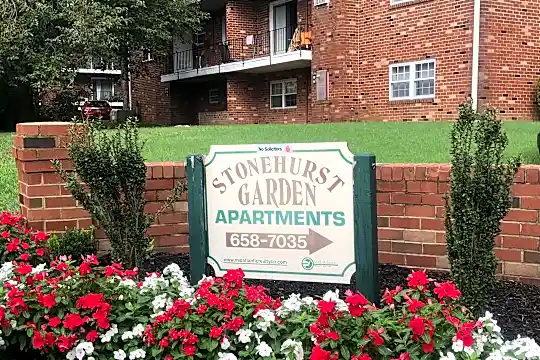 STONEHURST GARDENS Photo 2