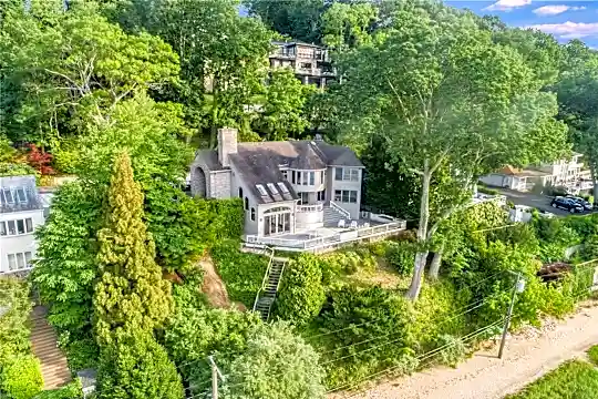 718 Sound View Rd Photo 2