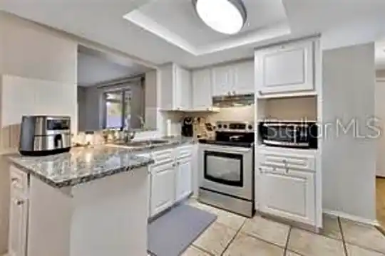 10820 Queens Rd Photo 2
