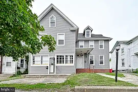 143 W Main St #B Photo 2