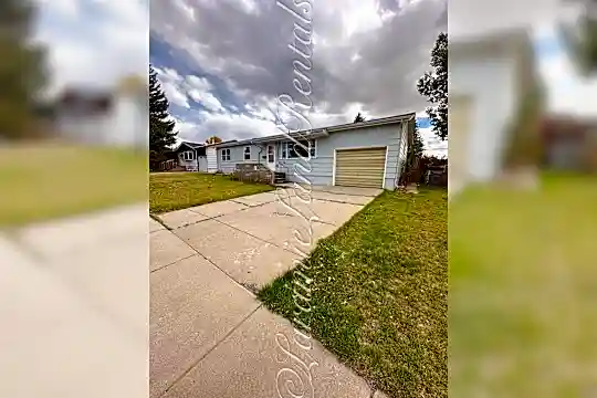 1220 W Curtis St Photo 1