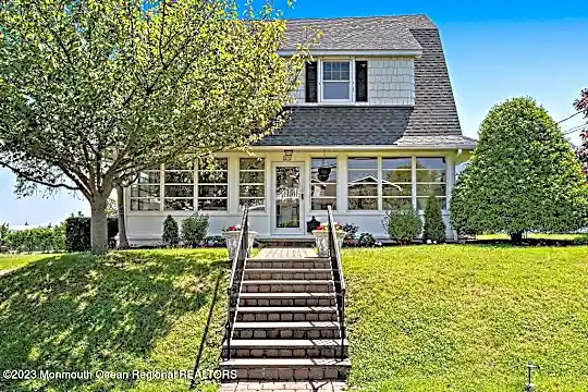 27 Shrewsbury Dr Photo 2