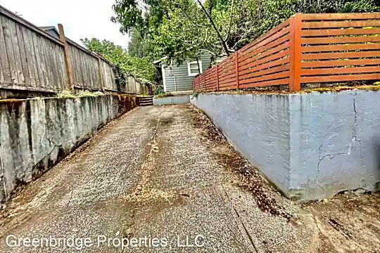 4224 SE Ivon St Photo 2