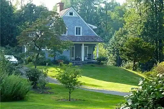 95 Rockland Rd Photo 2
