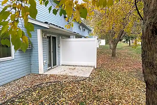 1819 Industrial St Photo 2