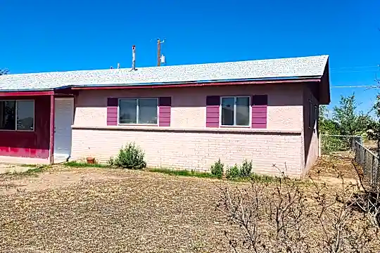 307 Robins Dr Photo 2