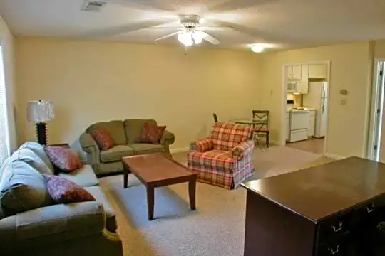 Pineview Apartments Photo 2