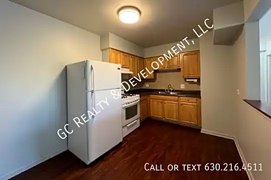 5900 Butterfield Rd - Unit 11 Photo 2