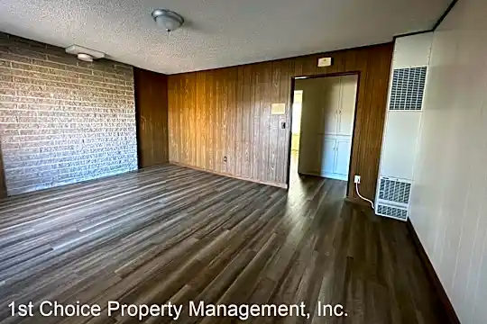 2160 Arthur St Photo 2