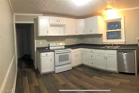 8782 Kinsman Rd Photo 2