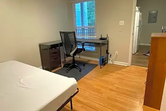 1221 University Ct Photo 2