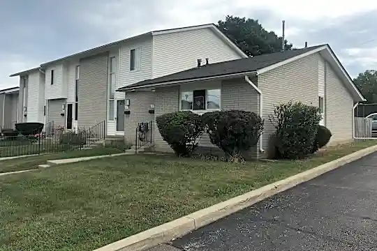 Pontiac Townhouse Coop Photo 1