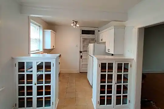 4017 W Berteau Ave Photo 2