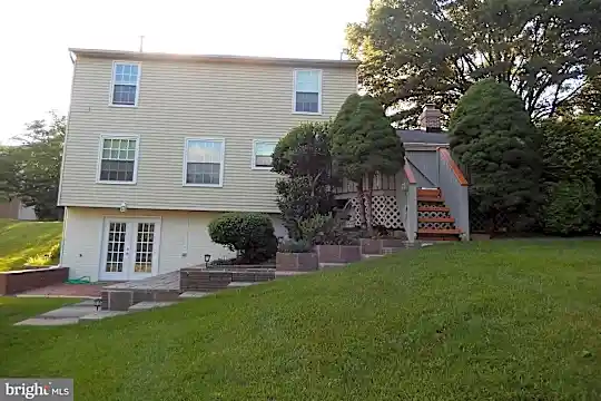 15821 Anamosa Dr Photo 2