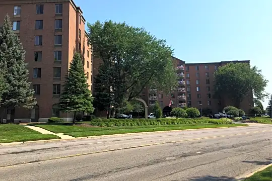 Legacy Hills - 4404 Hill Ave, Toledo, OH Apartments for Rent