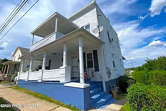 423 W Grace St Photo 1
