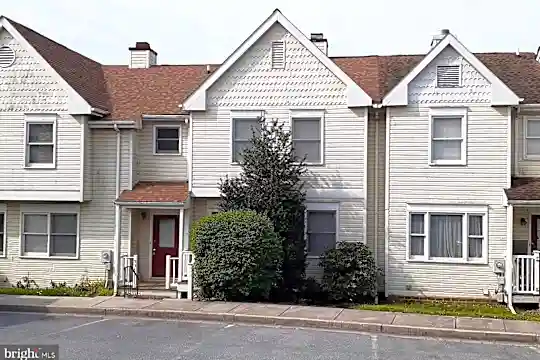 538 W Main St Photo 1