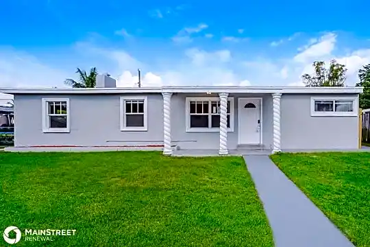 3740 SW 44th Ave Photo 1
