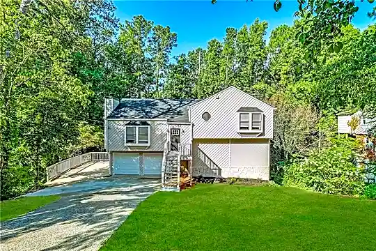 1752 Jody Dr NE Photo 2