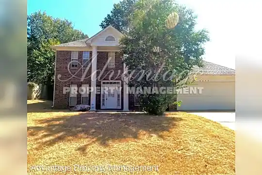 8644 Chris Suzanne Cir. Photo 1