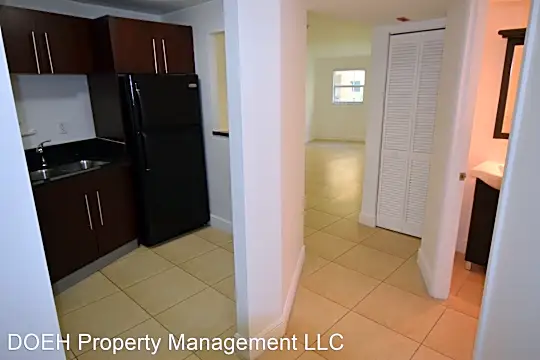 4147 Stirling Rd Photo 2