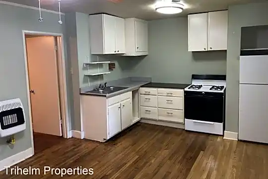 728 Oakwood St Photo 2