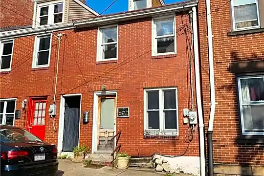 602 Middle St Photo 1
