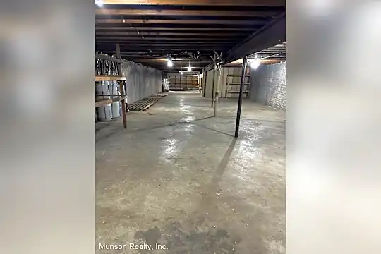 1016 Charles St Photo 2