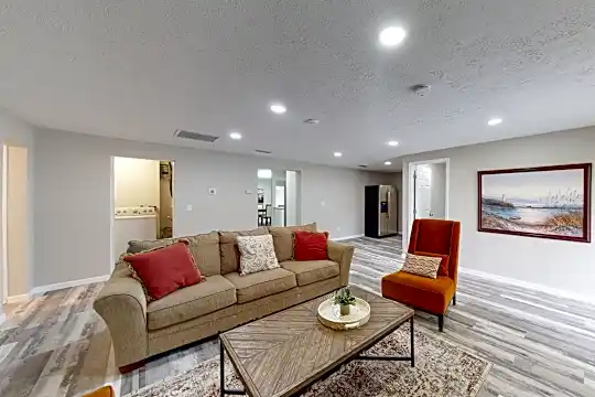 8106 Fir Dr Photo 2