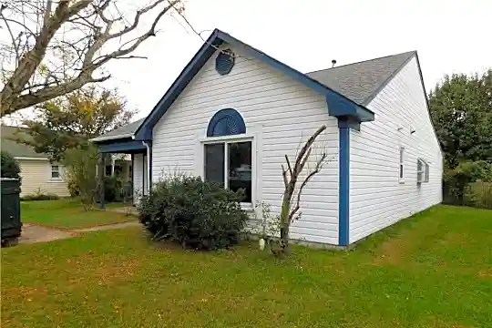 1028 Blairmore Dr Photo 2