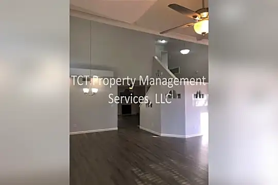 690 N May St Photo 2