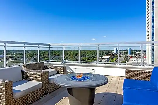 Premier Apartments Photo 2