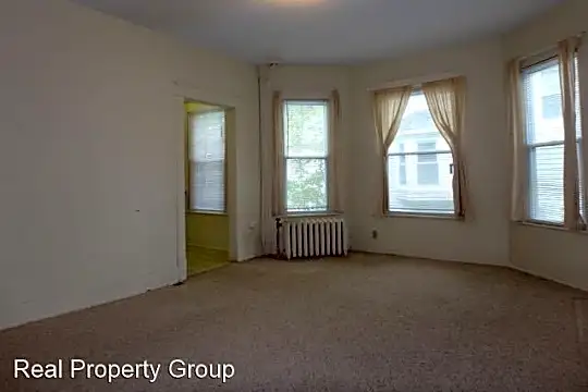 301 Waugh St Photo 2