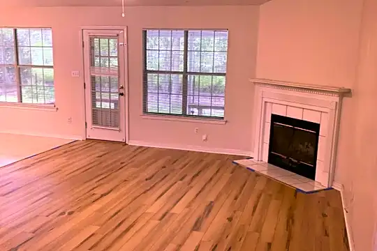 1167 Redwood Ln Photo 2