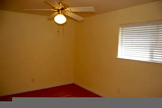2414 F St Photo 2