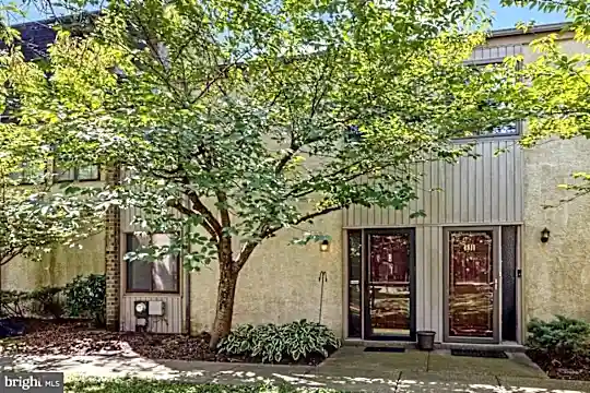 4810 Oxford Ct Photo 1